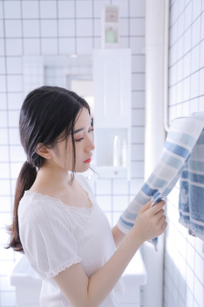 男人吻女生的底下视频